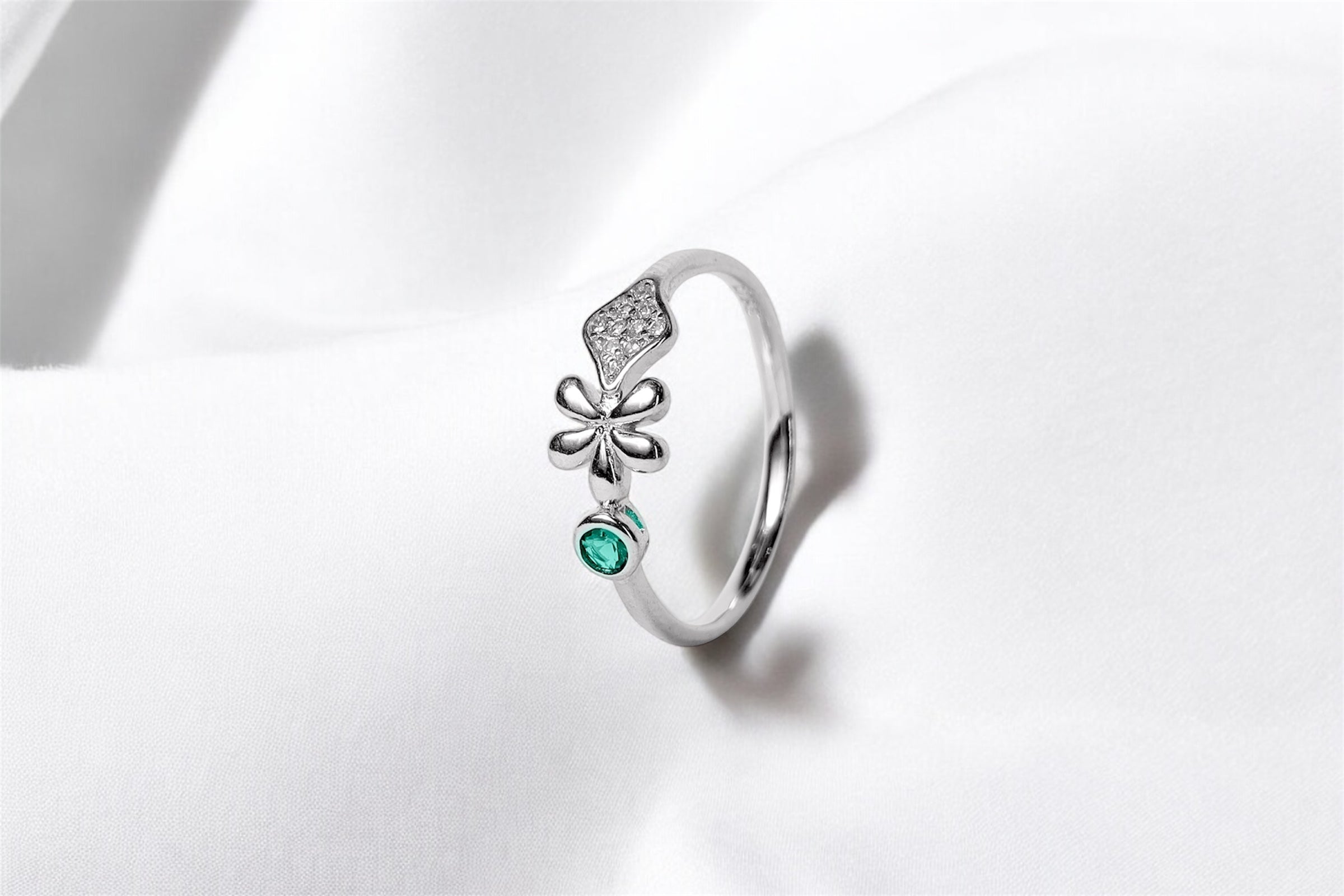 Chic Minimal Sterling Ring